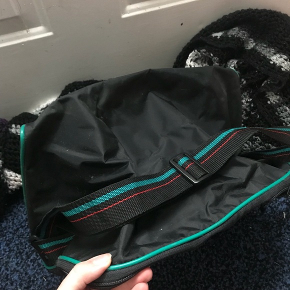 Triangular bag - Picture 2 of 2